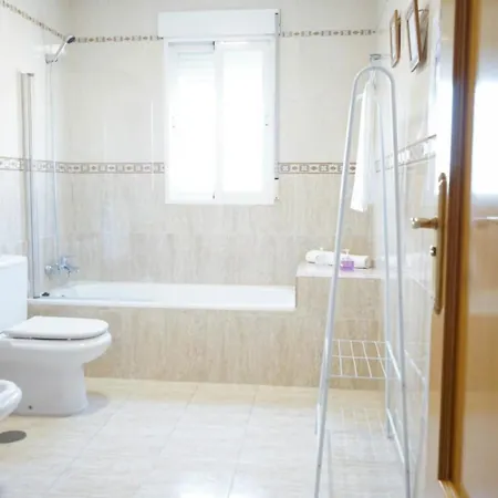 Amplia Casa En Granada Ideal Familias